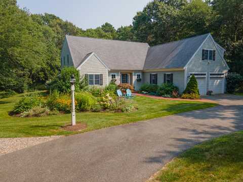 18 Willow Nest Lane, North Falmouth, MA 02556