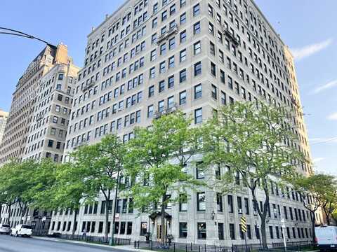 3530 N Lake Shore Drive, Chicago, IL 60657