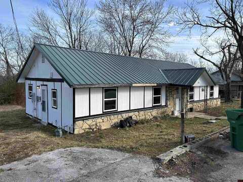 104 W SOUTH STREET, Flippin, AR 72634