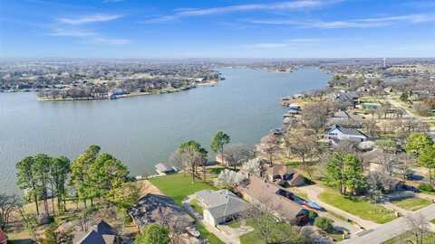 934 Kiowa Drive E, Lake Kiowa, TX 76240