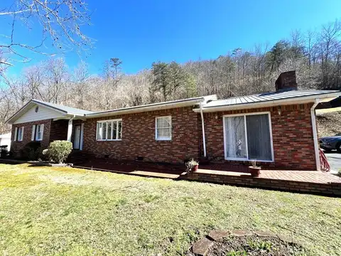 160 Yellow Hill Spur, Elkhorn City, KY 41522