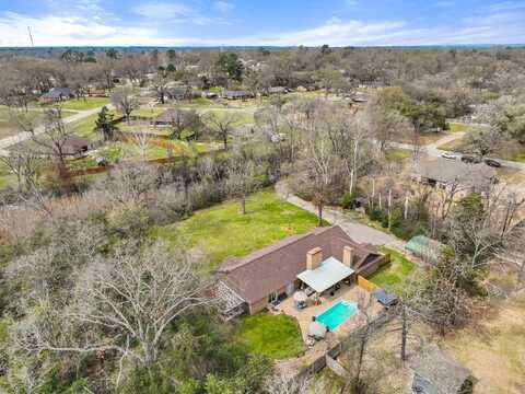 809 Pineland Lane, Lindale, TX 75771