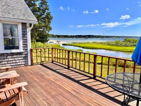 45 Windemere Road, Oak Bluffs, MA 02557