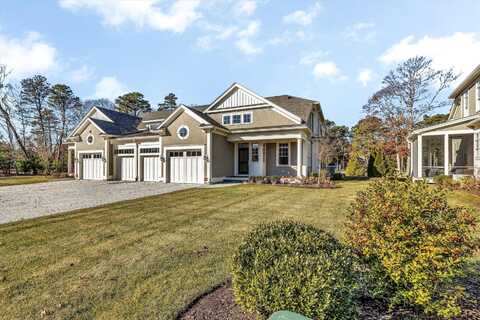 4 Clayton Circle, Mashpee, MA 02649