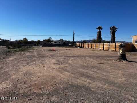 5400 Yavapai Dr, Topock, AZ 86436