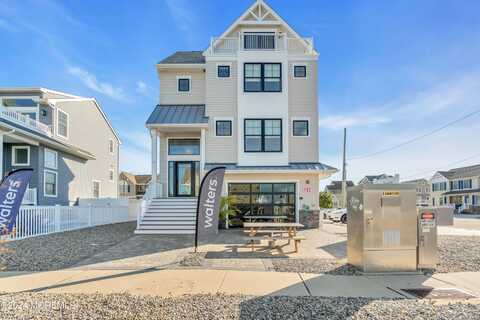 28 3rd Avenue, Ortley Beach, NJ 08751