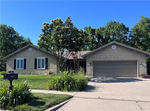 9627 Lincoln Avenue, Clive, IA 50325