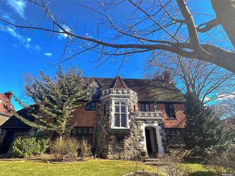150 Ascan Avenue, Forest Hills, NY 11375