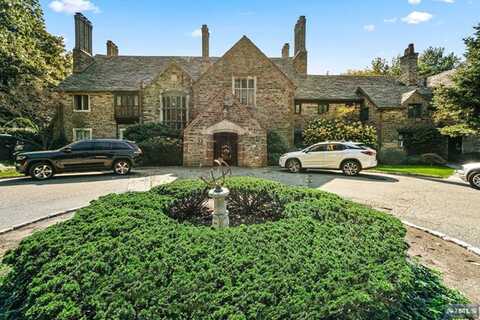 1 Byrne Lane, Tenafly, NJ 07670