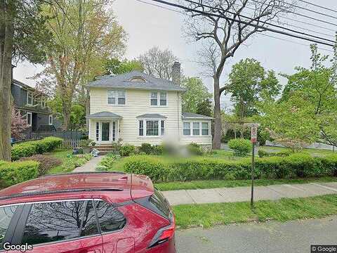 Locust, LARCHMONT, NY 10538