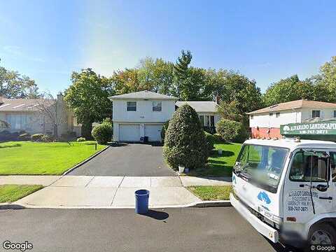 Elm, ROSLYN, NY 11576