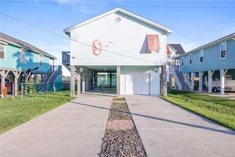 1224 S Live Oak Street, Rockport, TX 78382