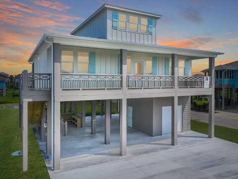 2200 Crab St, Crystal Beach, TX 77650