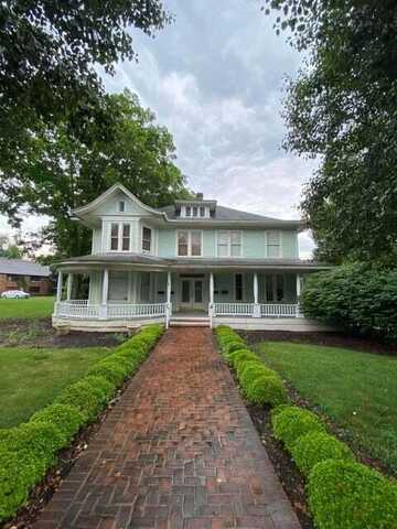 463 W Main St, White Sulphur Springs, WV 24986