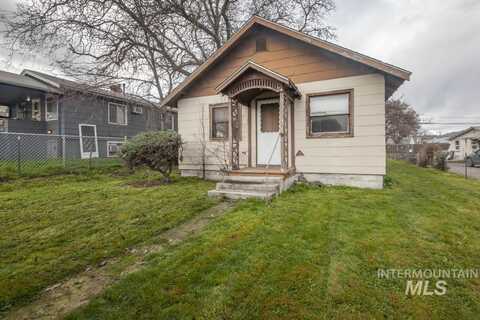 524 5th St, Clarkston, WA 99403