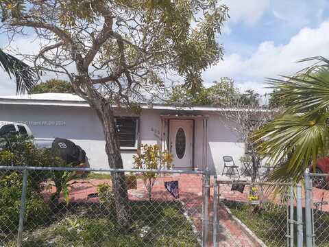 625 E 28th St, Hialeah, FL 33013