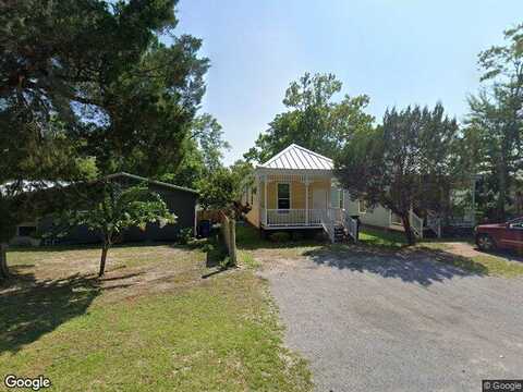 10Th St, Apalachicola, FL 32320