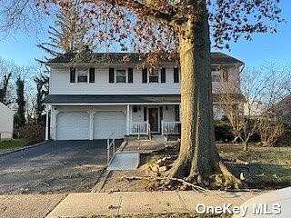 Marietta, WESTBURY, NY 11590