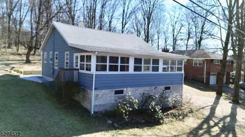 15 Dandelion Rd, Sparta, NJ 07871