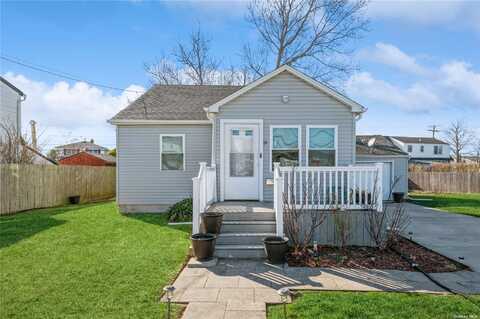 16 Verdi Terrace, Lindenhurst, NY 11757