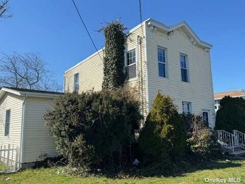 127 N 5th Street, Lindenhurst, NY 11757