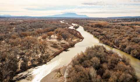 001 Sparkling Moolah Rd, Peña Blanca, NM 87041