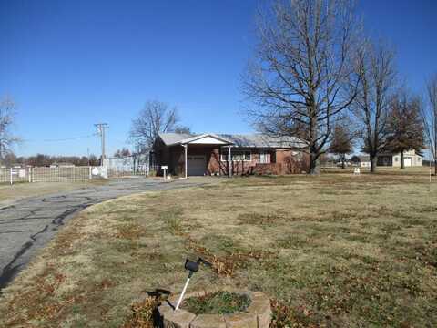 1127 E Country Rd, Columbus, KS 66725