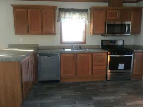 646 Santa Cruz, Fargo, ND 58103