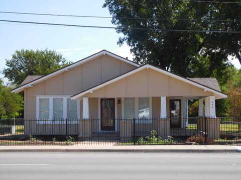 302 N Main St, Winters, TX 79567