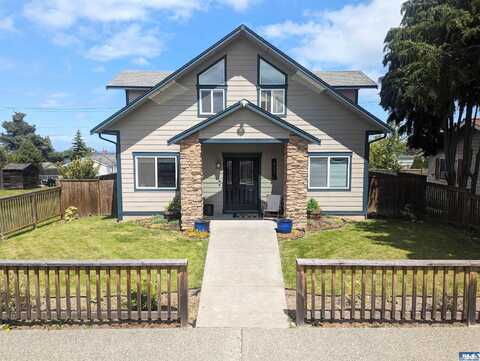 327 E 10th, Port Angeles, WA 98382