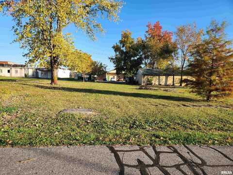 210 E MATTHEW Street, Sesser, IL 62884