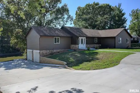 3516 E LAKESHORE Drive, Taylorville, IL 62568