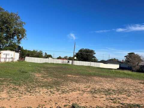 208 Birch St, Snyder, TX 79549