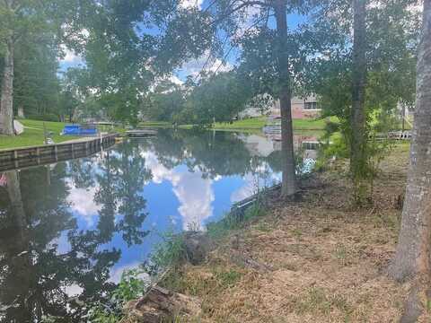 902 East Lakeshore, Carriere, MS 39426