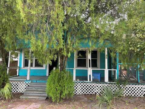 237 12th St, Apalachicola, FL 32320