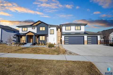 1400 Scarlet Oak Trl, Sioux Falls, SD 57110