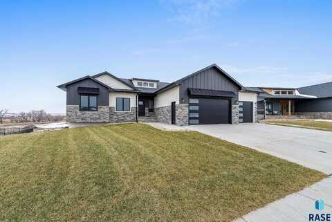 5523 W Colonial Ct, Sioux Falls, SD 57107
