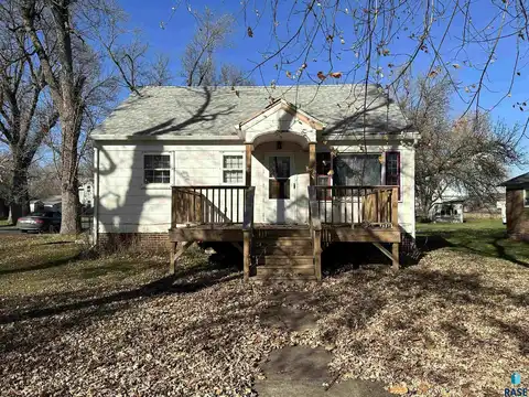 301 E 1st St, Hardwick, MN 56134