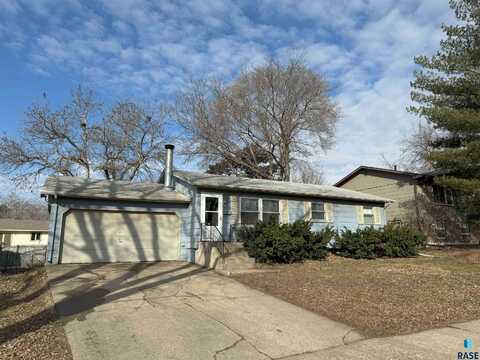 2909 S Walts Ave, Sioux Falls, SD 57105