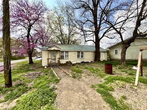 102 S 3rd Street, Ola, AR 72853