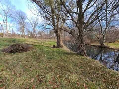 9731 PORTAGE Trail, White Lake, MI 48386