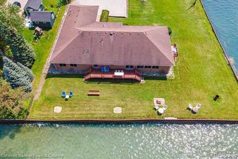 5472 MIDDLE CHANNEL Drive, Harsens Island, MI 48028