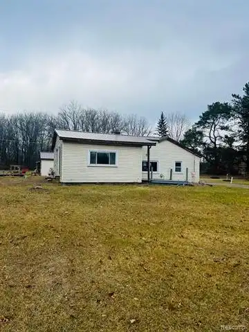 217 BURNSIDE Road, North Branch, MI 48461