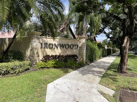 36 Ironwood Way Way N, Palm Beach Gardens, FL 33418