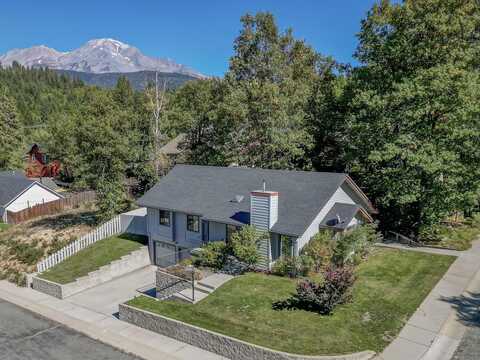 1542 Village Way, Mount Shasta, CA 96067