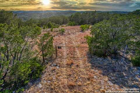 1013 S Ringtail Rd, Leakey, TX 78873