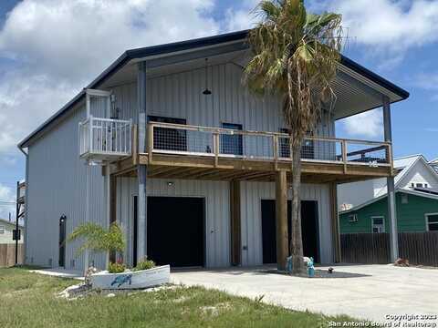 520 7th St, Port Aransas, TX 78373