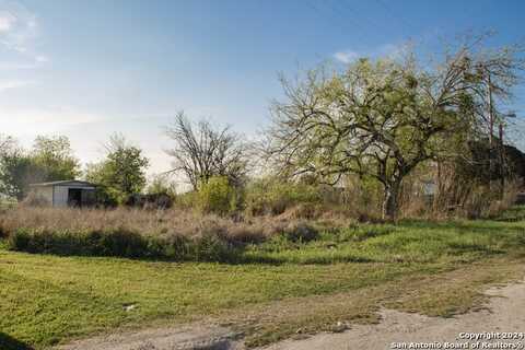 Mugge St, Runge, TX 78151