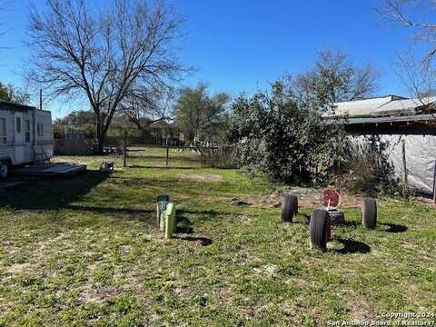 529 DOOLIE ST, Uvalde, TX 78801