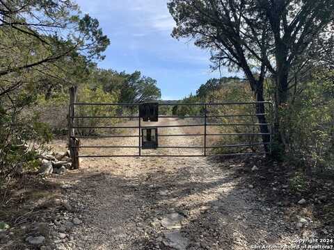 977 Private Road 2440, Uvalde, TX 78801